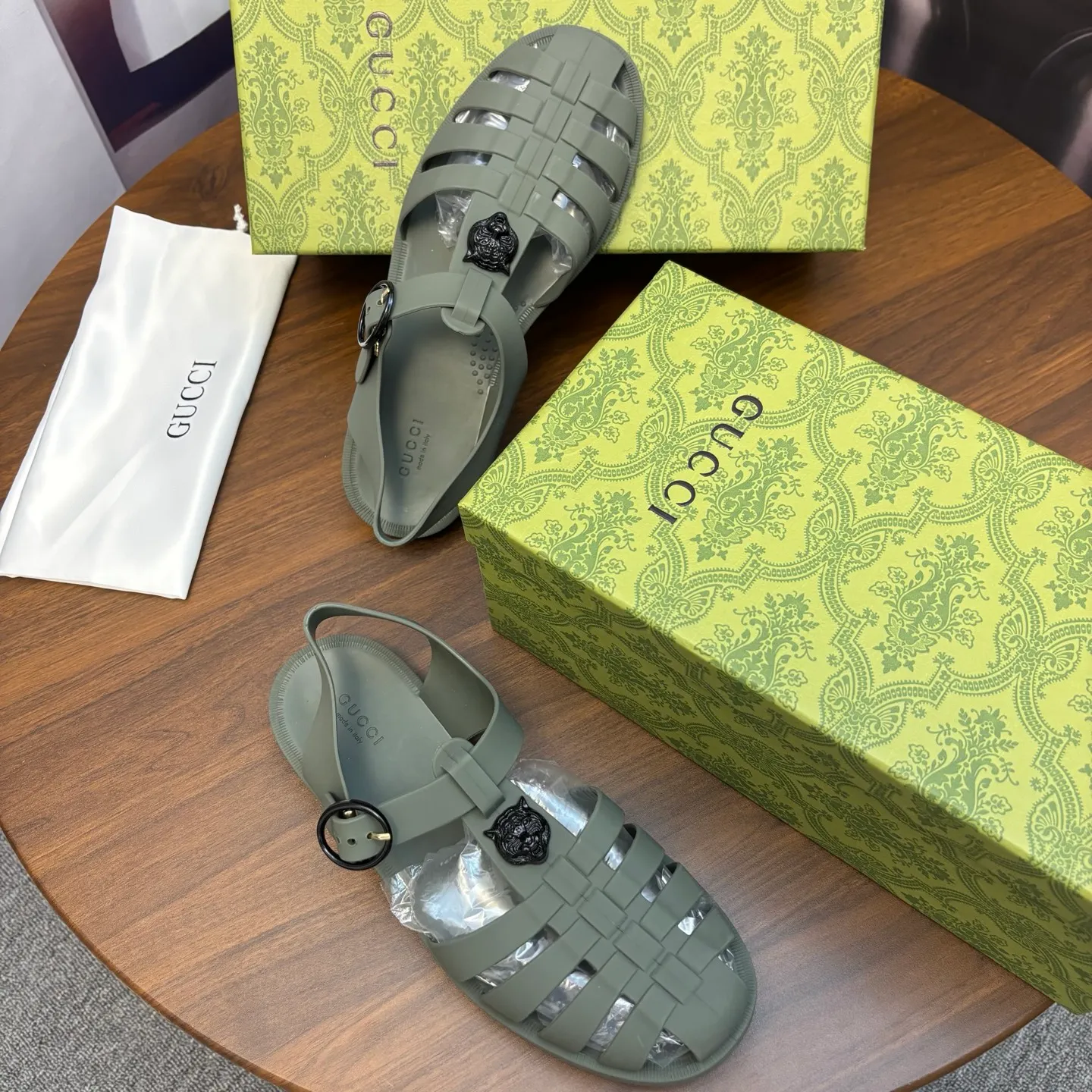 Men's shoes 260💰 [Gucci] Counter quality, top-quality original goods, real photos! Original TPU material, fine workmanship, comfortable; genuine 1:1 replica Size: 36 ~ 46